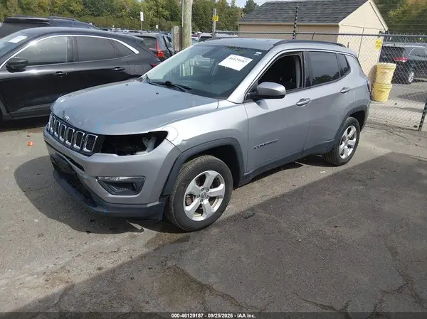 3C4NJDBB4MT503905 — 2021 Jeep Compass, фото 2 с аукциона IAAI, Передняя часть