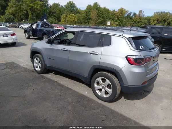 3C4NJDBB4MT503905 — 2021 Jeep Compass, фото 3 с аукциона IAAI, Передняя часть