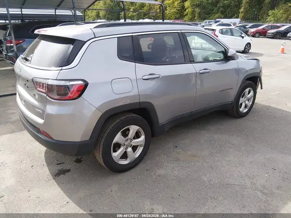 3C4NJDBB4MT503905 — 2021 Jeep Compass, фото 4 с аукциона IAAI, Передняя часть