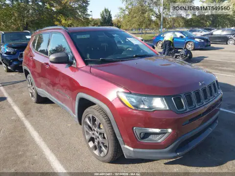 3C4NJDEB1MT549560 — 2021 Jeep Compass, Передняя часть слева, фото до ремонта