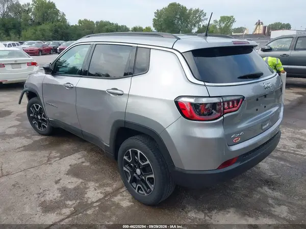 3C4NJDBBXNT122867 — 2022 Jeep Compass, фото 3 с аукциона IAAI, Передняя часть