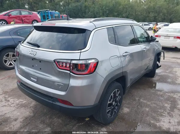 3C4NJDBBXNT122867 — 2022 Jeep Compass, фото 4 с аукциона IAAI, Передняя часть