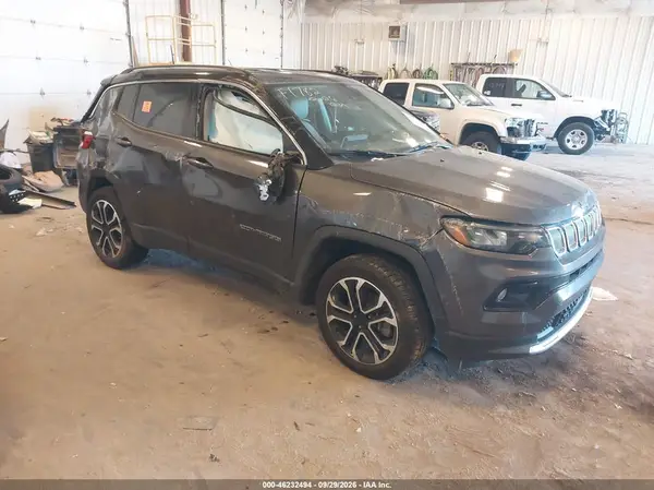 3C4NJDCB3NT112115 — 2022 Jeep Compass, Левый и правый бока (Left & Right Side), фото до ремонта