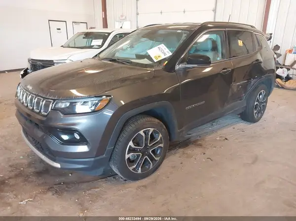 3C4NJDCB3NT112115 — 2022 Jeep Compass, фото 2 с аукциона IAAI, Левый и правый бока