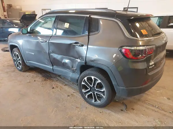 3C4NJDCB3NT112115 — 2022 Jeep Compass, фото 3 с аукциона IAAI, Левый и правый бока