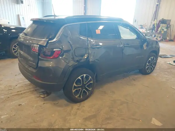 3C4NJDCB3NT112115 — 2022 Jeep Compass, фото 4 с аукциона IAAI, Левый и правый бока