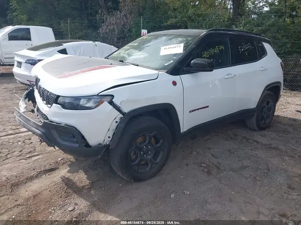 3C4NJDDN7PT523237 — 2023 Jeep Compass, фото 2 с аукциона IAAI, Передняя часть справа