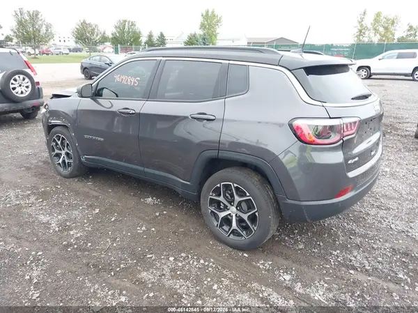3C4NJDCN0RT137778 — 2024 Jeep Compass, фото 3 с аукциона IAAI 13.10.2026, Передняя часть