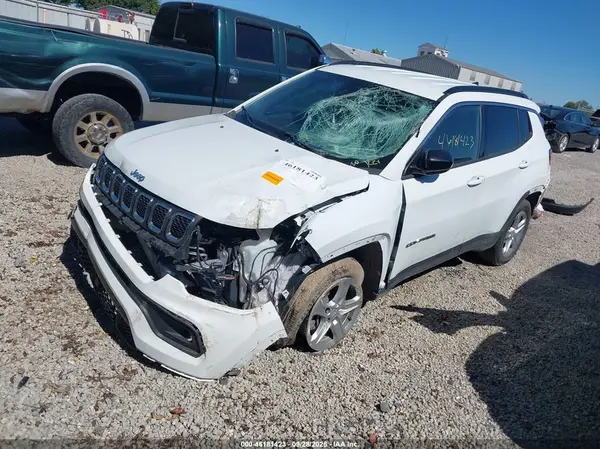 3C4NJDBN9RT596700 — 2024 Jeep Compass, фото 2 с аукциона IAAI, Левый бок