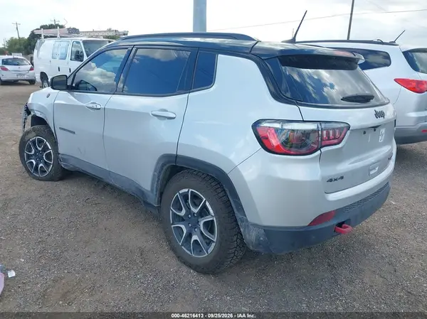 3C4NJDDN1RT145130 — 2024 Jeep Compass, фото 3 с аукциона IAAI, Правый бок