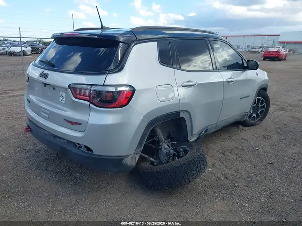 3C4NJDDN1RT145130 — 2024 Jeep Compass, фото 4 с аукциона IAAI, Правый бок
