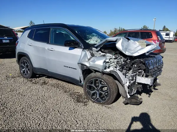 3C4NJDCN0ST512235 — 2025 Jeep Compass, Передняя часть (Front End), фото до ремонта
