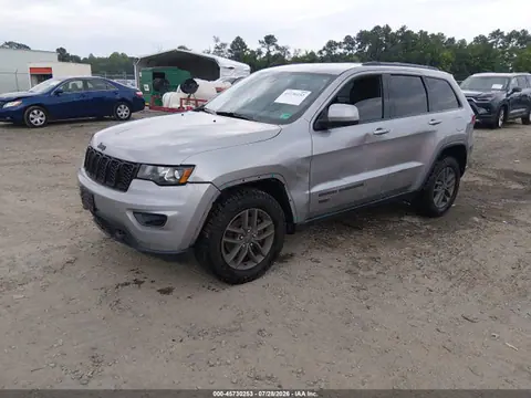 2017 Jeep Grand Cherokee 75th Anniversary Edition VIN 1C4RJFAG5HC688588 фото 2