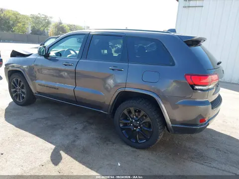 2018 Jeep Grand Cherokee Altitude 4x2 VIN 1C4RJEAG4JC382885 фото 3