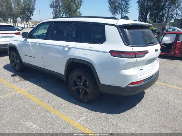 1C4RJKBG4P8865284 — 2023 Jeep Grand Cherokee L Limited 4X4, фото 3 с аукциона IAAI 06.10.2026, Повреждения снизу