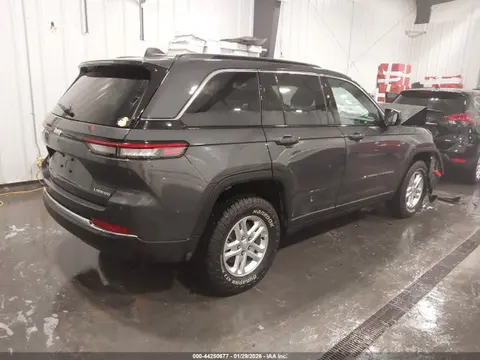 2025 Jeep Grand Cherokee Laredo 4x4 VIN 1C4RJHAG0SC327630 фото 4