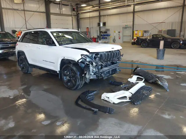 1C4RJHAG5RC141351 — 2024 Jeep Grand Cherokee Laredo/Altitude, Передняя часть (Front), фото до ремонта