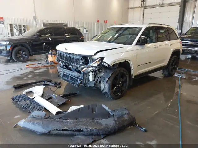 1C4RJHAG5RC141351 — 2024 Jeep Grand Cherokee Laredo/Altitude, фото 2 с аукциона IAAI 13.10.2026, Передняя часть