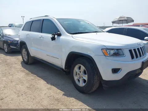 1C4RJEAG2FC109161 — 2015 Jeep Grand Cherokee Laredo, Передняя часть справа (Right Front), фото до ремонта