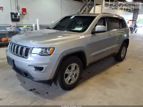 2017 Jeep Grand Cherokee Laredo 4X4 VIN 1C4RJFAG9HC908637 фото 3