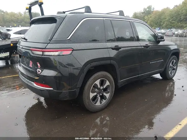 1C4RJYB68P8849227 — 2023 Jeep Grand Cherokee, фото 4 с аукциона IAAI, Подтопление