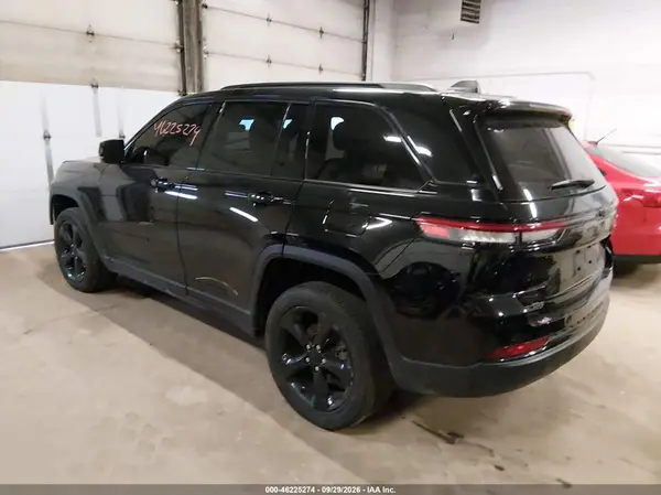 1C4RJHAGXPC537076 — 2023 Jeep Grand Cherokee, фото 3 с аукциона IAAI, Передняя часть