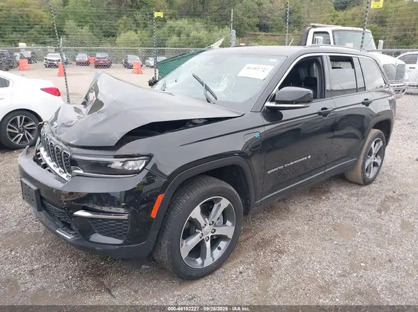 1C4RJYB67RC714613 — 2024 Jeep Grand Cherokee, фото 2 с аукциона IAAI, Передняя часть справа
