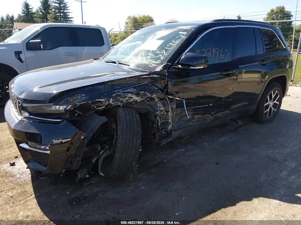 1C4RJHBG3RC255623 — 2024 Jeep Grand Cherokee, фото 2 с аукциона IAAI, Передняя часть слева