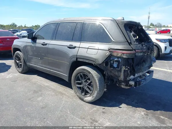 1C4RJHAG9RC703624 — 2024 Jeep Grand Cherokee, фото 3 с аукциона IAAI, Пожар салона