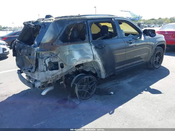 1C4RJHAG9RC703624 — 2024 Jeep Grand Cherokee, фото 4 с аукциона IAAI, Пожар салона