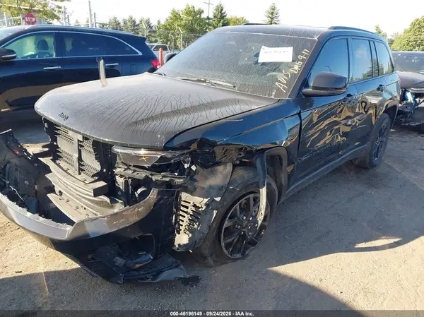1C4RJHAG9S8703289 — 2025 Jeep Grand Cherokee, фото 2 с аукциона IAAI, Передняя часть