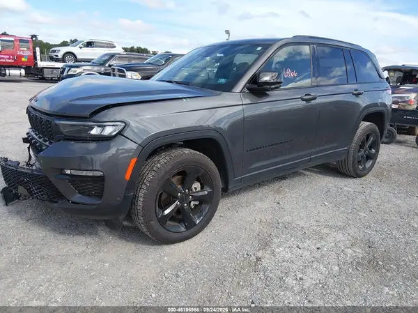 1C4RJHBG3S8730275 — 2025 Jeep Grand Cherokee, фото 2 с аукциона IAAI, Передняя часть справа