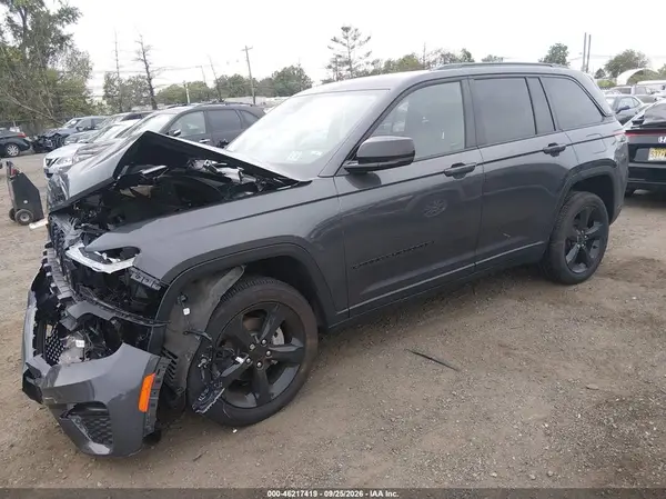 1C4RJHAGXS8772833 — 2025 Jeep Grand Cherokee, фото 2 с аукциона IAAI, Передняя часть