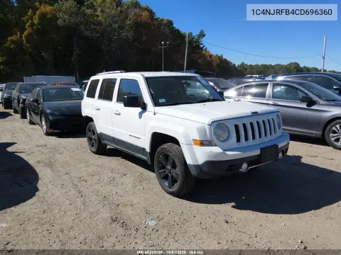 1C4NJRFB4CD696360 — 2012 Jeep Liberty (Patriot), Задняя часть, фото до ремонта