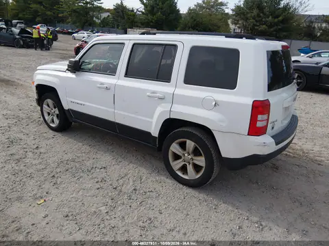 2016 Jeep Patriot Latitude VIN 1C4NJRFB9GD668303 фото 3