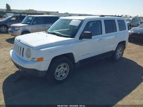 2014 Jeep Patriot Sport VIN 1C4NJPBA2ED774932 фото 2