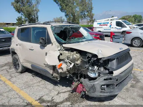 ZACCJBBT2FPB26716 — 2015 Jeep Renegade Latitude, Опрокидывание (Rollover), фото до ремонта