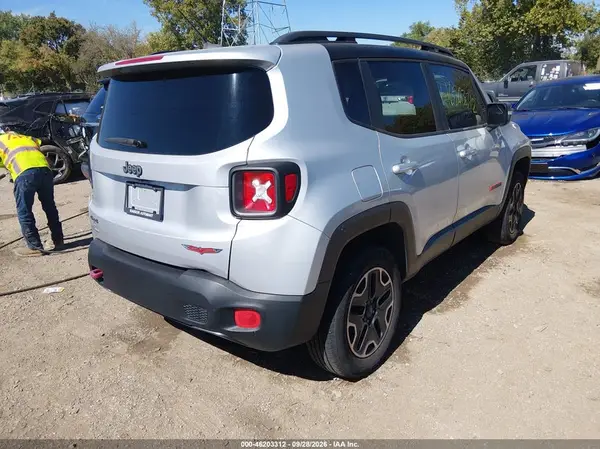 ZACCJBCB5HPF25841 — 2017 Jeep Renegade, фото 4 с аукциона IAAI, Левый бок