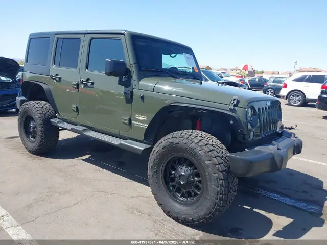 1C4BJWEG7FL732387 — 2015 Jeep Wrangler Unlimited Sahara, Передняя часть слева (Left Front), фото до ремонта