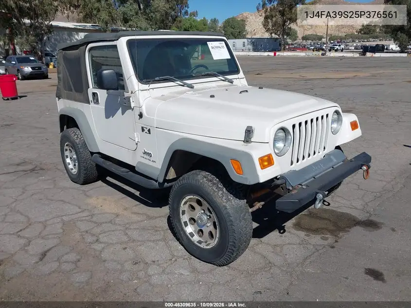 2005 Jeep Wrangler X VIN 1J4FA39S25P376561 фото 2