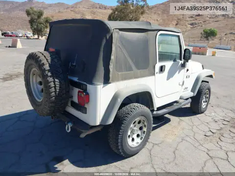 2005 Jeep Wrangler X VIN 1J4FA39S25P376561 фото 5