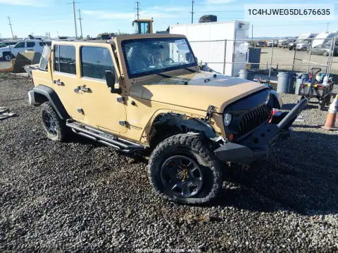 1C4HJWEG5DL676635 — 2013 Jeep Wrangler, Сзади, фото до ремонта