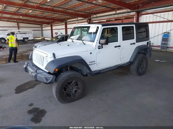 1C4BJWDG9HL678093 — 2017 Jeep Wrangler, фото 2 с аукциона IAAI, Передняя часть слева