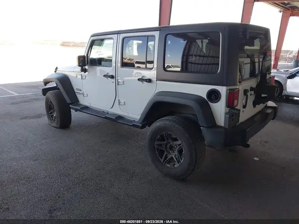 1C4BJWDG9HL678093 — 2017 Jeep Wrangler, фото 3 с аукциона IAAI, Передняя часть слева