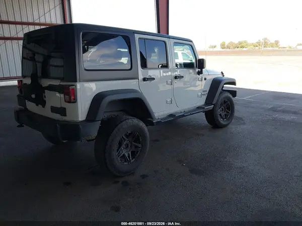 1C4BJWDG9HL678093 — 2017 Jeep Wrangler, фото 4 с аукциона IAAI, Передняя часть слева