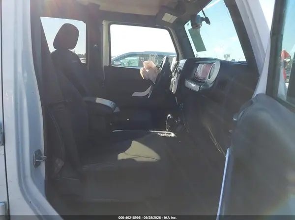 1C4BJWEG1HL669113 — 2017 Jeep Wrangler, фото 4 с аукциона IAAI, Передняя часть справа