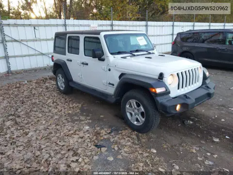 1C4HJXDG5PW520962 — 2023 Jeep Wrangler, Сзади, фото до ремонта