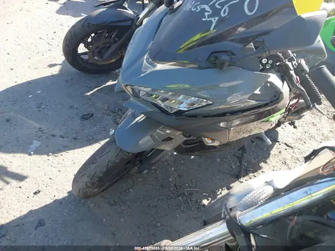 2019 Kawasaki EX400 VIN JKAEXKG1XKDA33236 фото 2