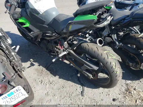 2019 Kawasaki EX400 VIN JKAEXKG1XKDA33236 фото 3