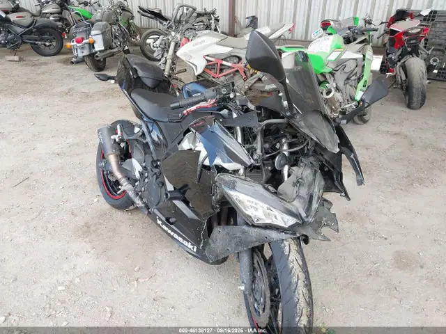JKAEXKG13KDA30162 — 2019 Kawasaki EX400, Передняя часть (Front End), фото до ремонта